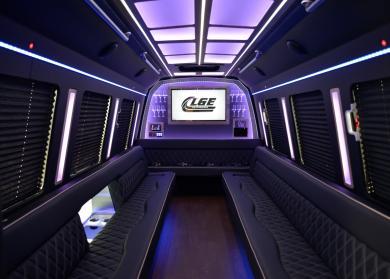 Plano 18 Passenger Limo Bus Interior